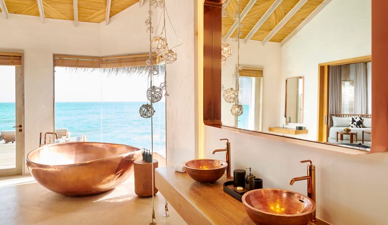 Fairmont Maldives Sirru Fen Fushi-GRAND WATER SUNSET VILLA BATHROOM 1_15639